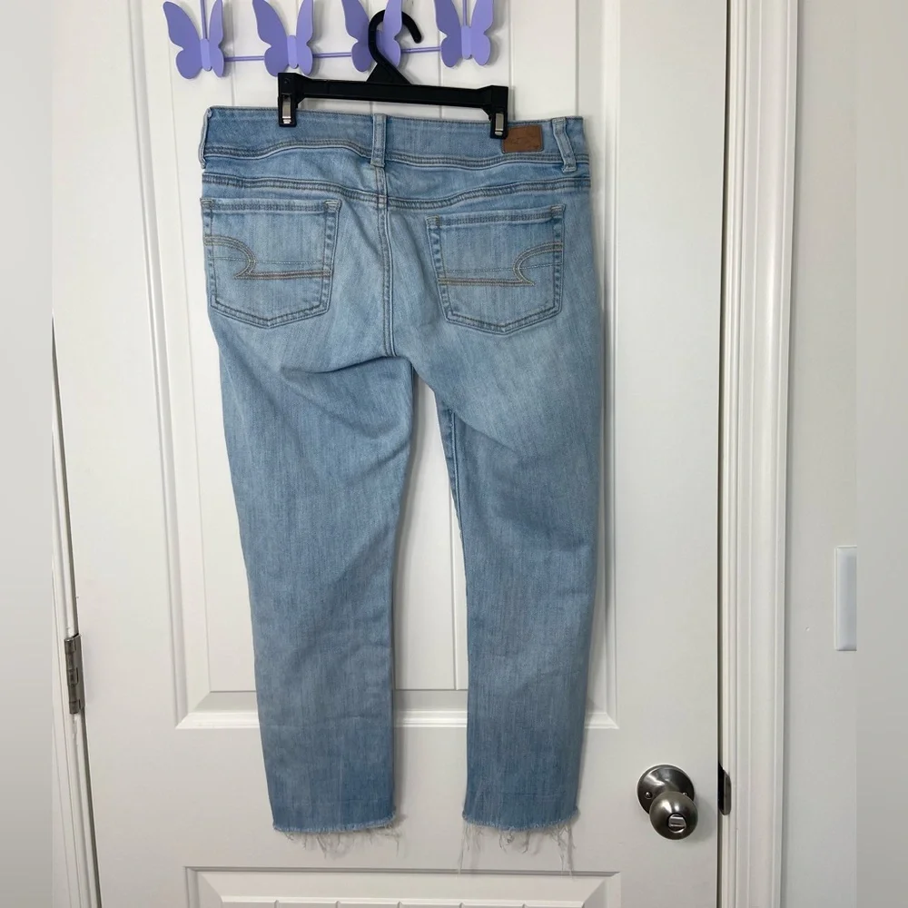 EUC American Eagle women’s light wash blue denim stretch‎ skinny crop jeans 6